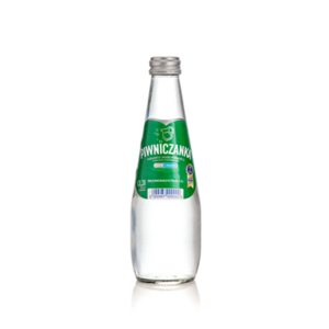 Piwniczanka średnionasycona CO2 0,3L (zgrzewka 9 szt.)